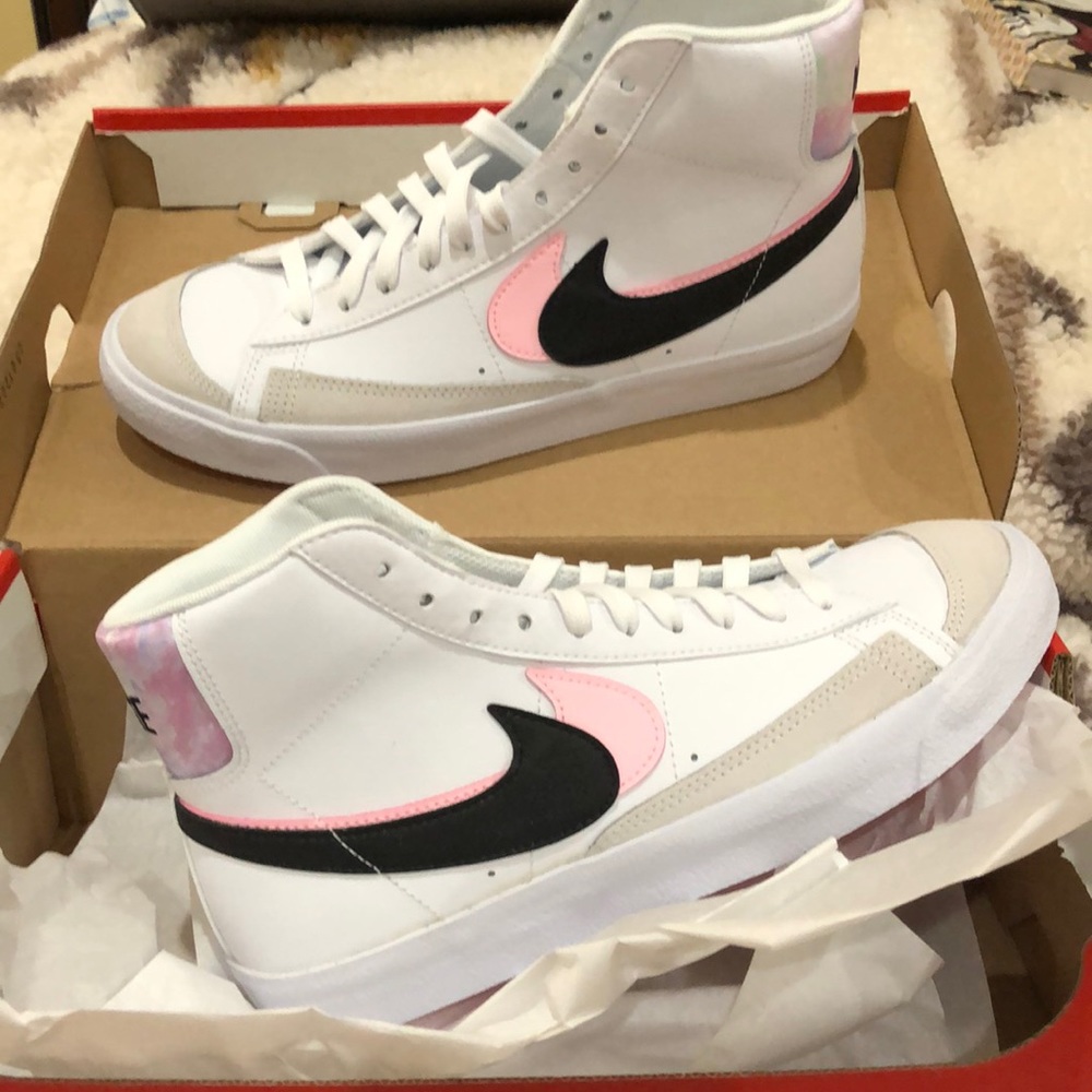 Grade School (Big Kids) sz 7 women’s 8.5